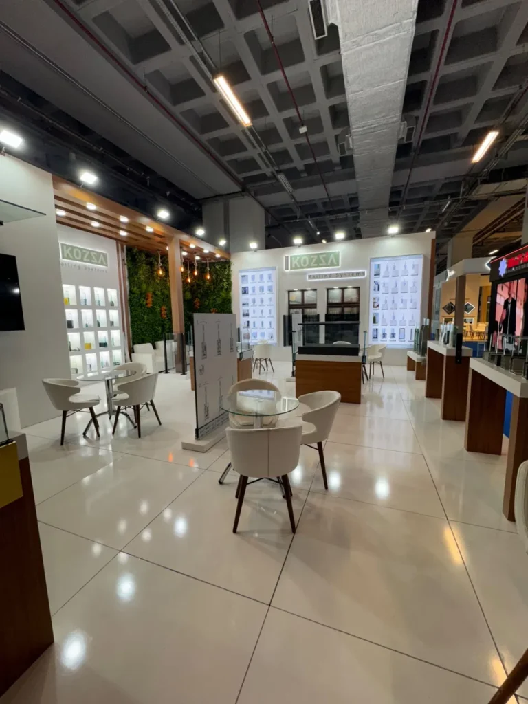 Tamamlanan İFM stand temizliği - parlak zemin
